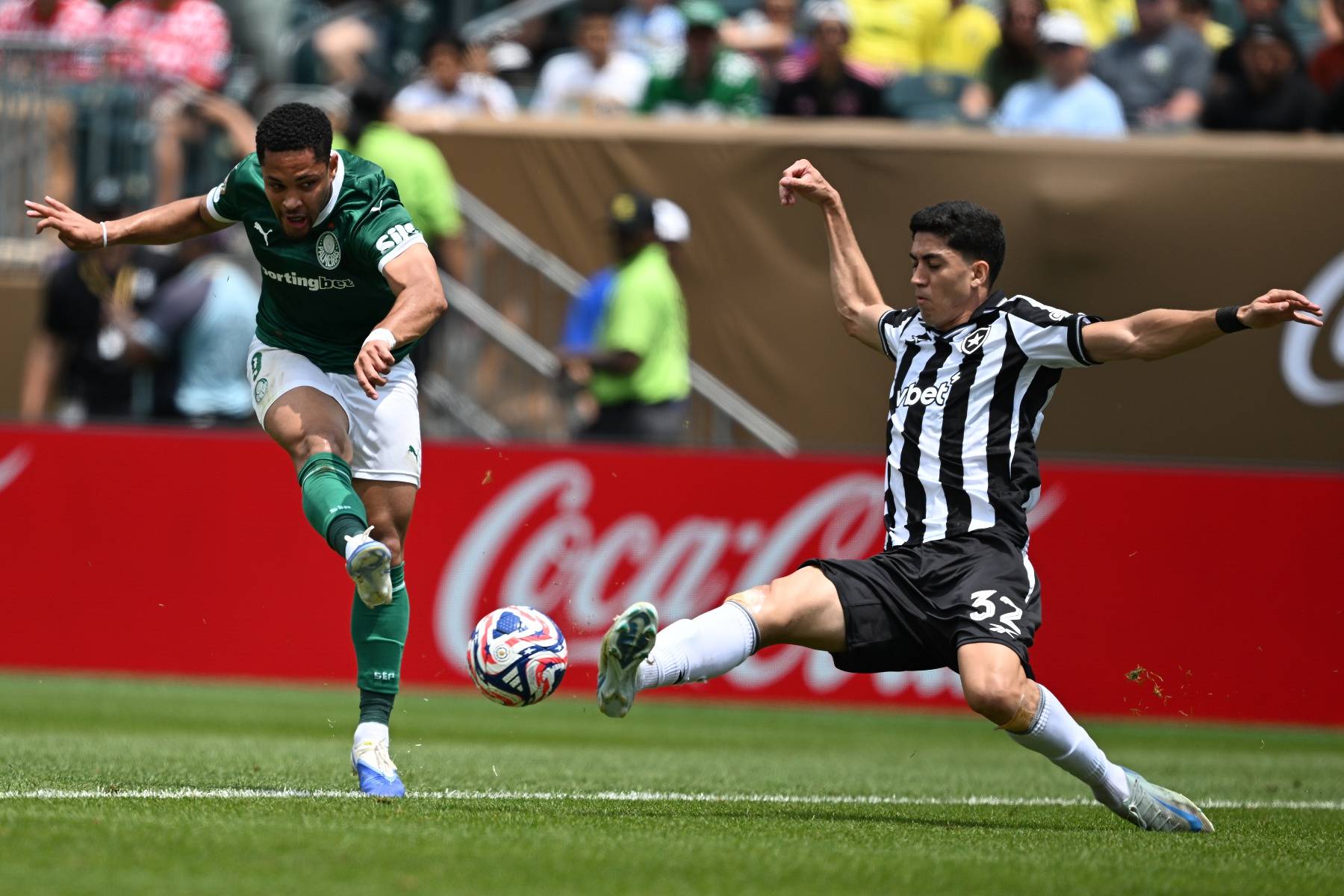 包含里程碑夜山东泰山临场应变，意大利杯冲刺阶段刷纪录，压力陡增，身体对抗强度拉满的词条